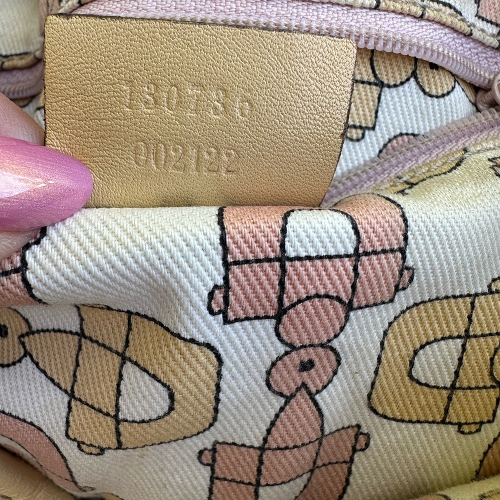 GUCCI
Guccissima Leather Shoulder Bag - Picture 16 of 16